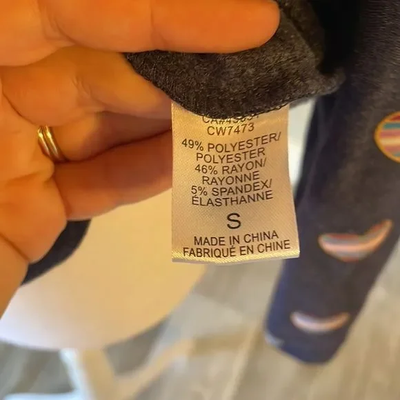 [Chaser] Navy “Heart” Lightweight Sweater - Size Small - Picture 3 of 4